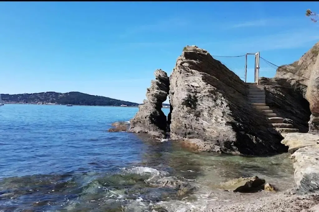 Haut De Villa 3 Chambres Climatisation, Wifi , Terasse Et Jardin Toulon